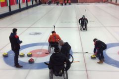 Curlingáři na vozíčcích stále doufají. V žebříčku jsou třináctí, místo od postupu na paralympiádu
