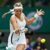 Běloruská tenistka Viktoria Azarenková v semifinálovém utkání Wimbledonu 2012 proti Američance Sereně Williamsové.