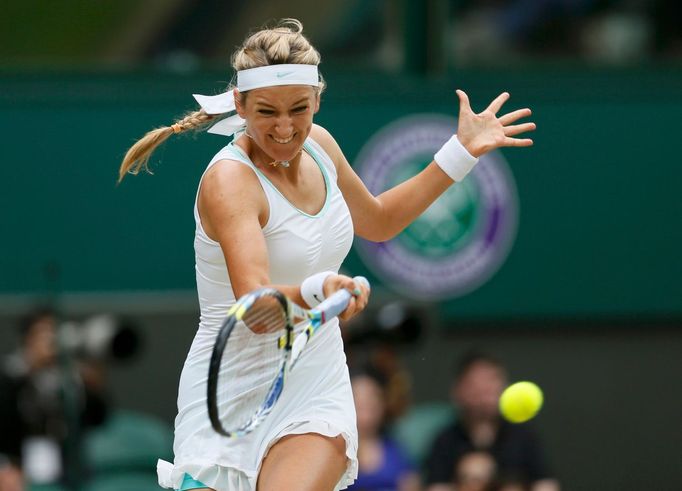 Běloruská tenistka Viktoria Azarenková v semifinálovém utkání Wimbledonu 2012 proti Američance Sereně Williamsové.