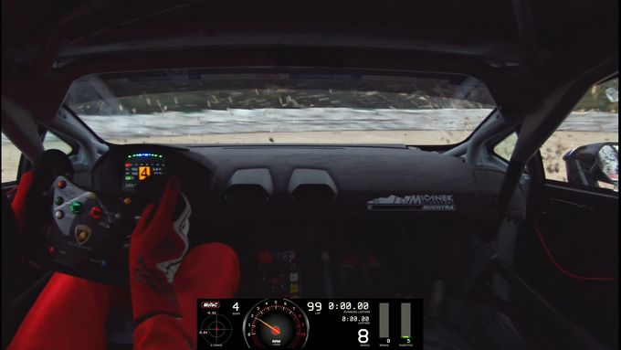 Podívejte se na video z kabiny závodního Lamborghini při smyku na začátku Masarykova okruhu při závodě