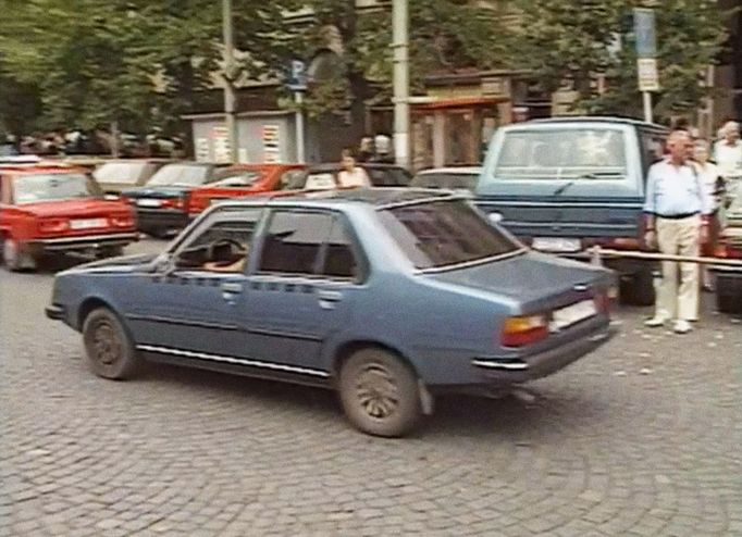 Dobové snímky z historie tuzemské taxislužby.