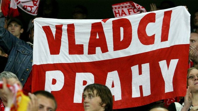 Na hřišti kraluje Slavia, mezi fanoušky Sparta