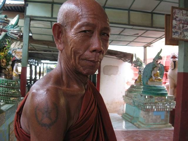 Barma - buddhistický mnich