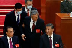 Si Ťin-pching získal dalších pět let v čele strany. V nejužším vedení má své spojence