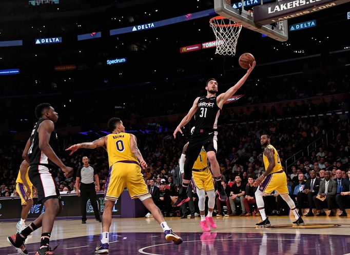 Tomáš Satoranský vs Los Angeles Lakers v NBA 2019