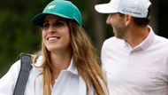 Španěl Sergio Garcia a manželka Angela si na greenu i zahráli.