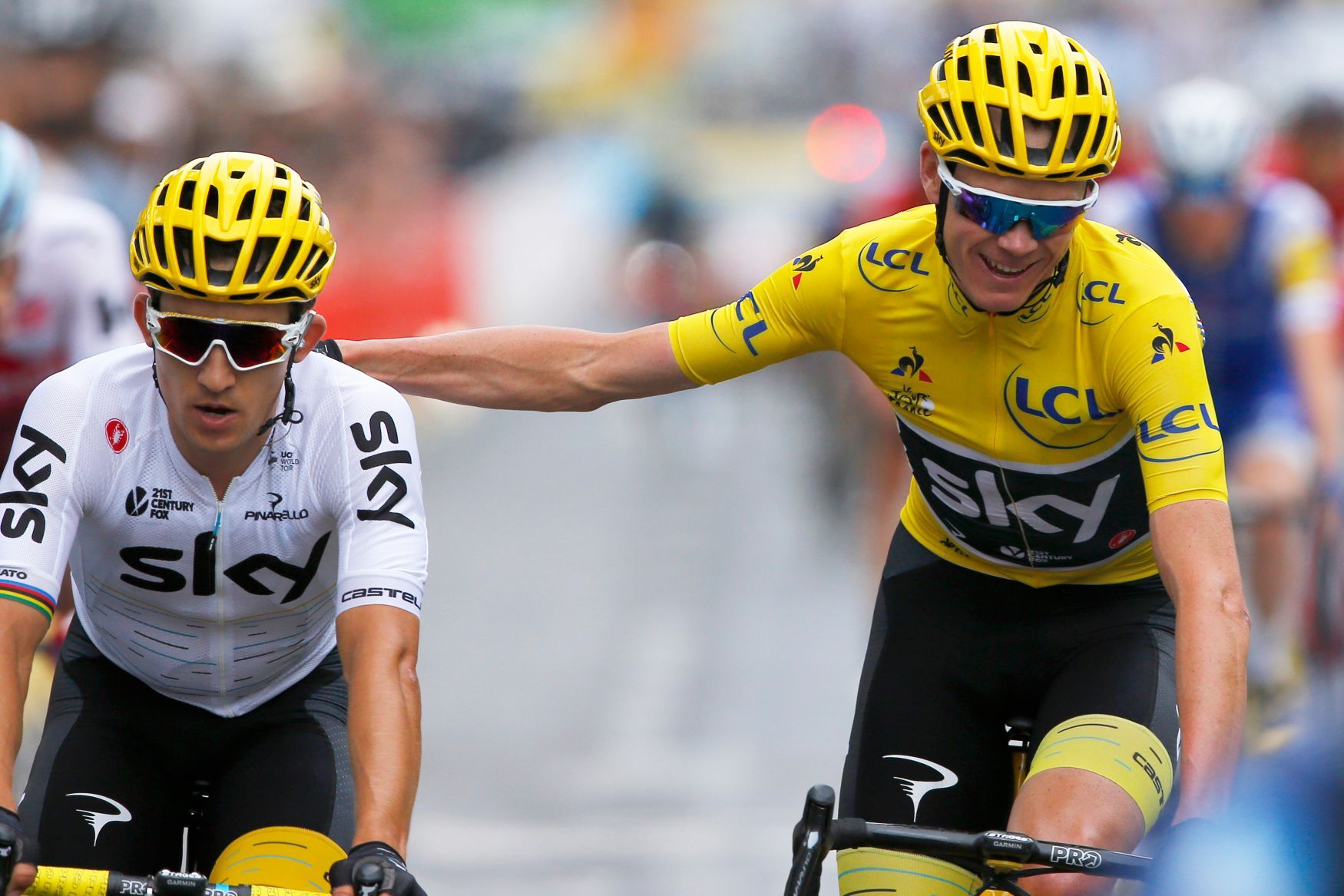 Michal Kwiatkowski a Chris Froome v cíli Tour de France v Paříži