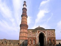 nejvyšší cihlový minaret světa Kutub Minar, Dillí