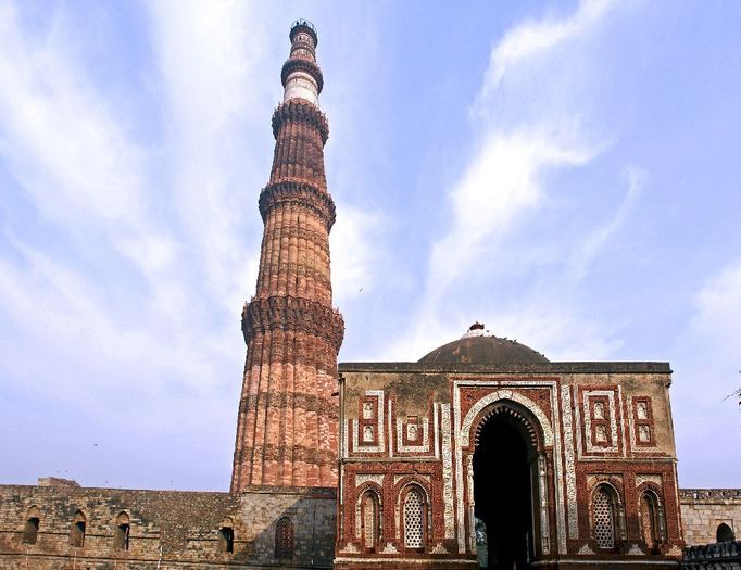 nejvyšší cihlový minaret světa Kutub Minar, Dillí