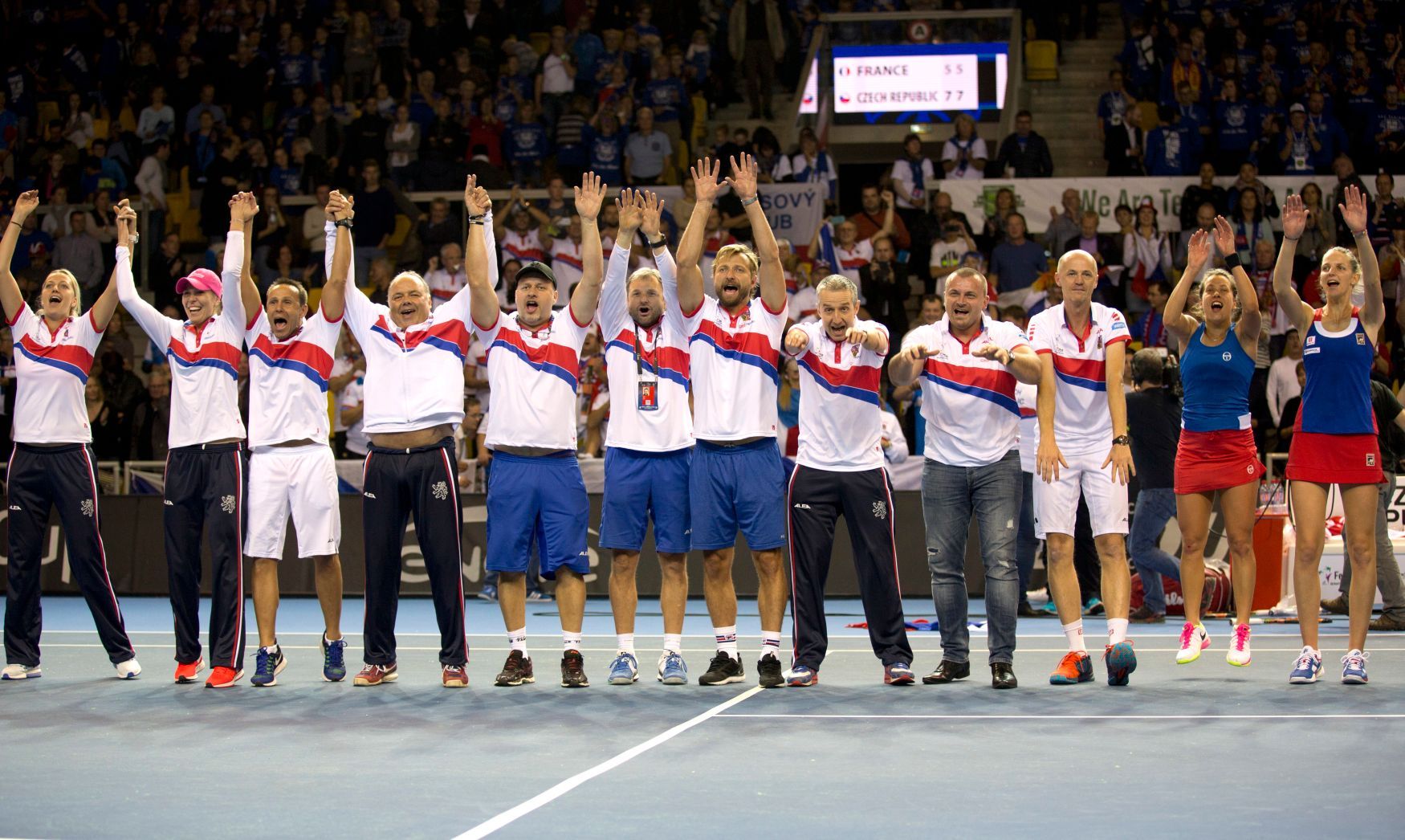 Češky se radují z vítězství ve Fed Cupu 2016