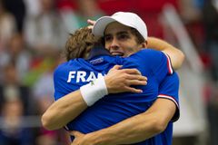 Úder roku? Francouz Mahut v Davis Cupu vrátil smeč až z hlediště
