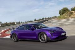 Elektrická chyba za miliardy. Porsche mají z krize vytáhnout spalovací motory
