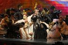 Eurovizi vyhrál Nizozemec, Islanďané a Madonna zatáhli do vystoupení Palestinu