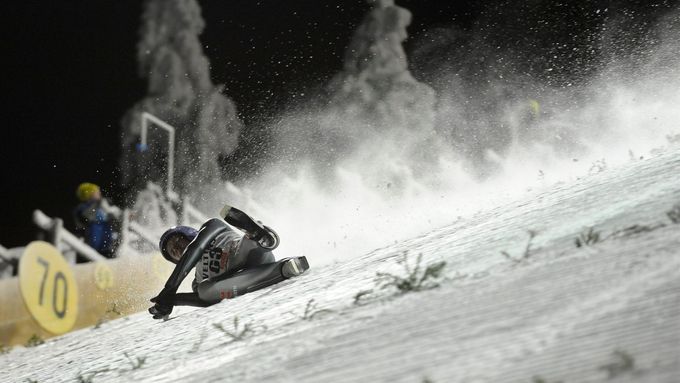 O víkendu začala na ostro další sezona Světových poháru v zimních spotech na lyžích. Podívejte se na to nejlepší a nejdramatičtější, co závody přinesly.