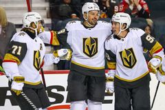 Prázdná brána Čechům svědčí. První góly v sezoně takhle dali Hertl i Faksa