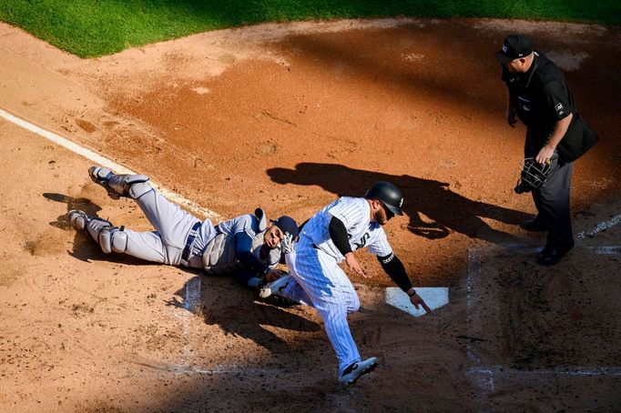 Aug 13, 2019; Chicago, IL, USA; Houston Astros catcher Robinson Chirinos (28) tags out Chicago White Sox catcher Welington Castillo (21) at home plate during the second i