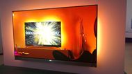 Philips 901F OLED TV: OLED televizory mají fantastický obraz a nabízí je stále více výrobců včetně méně známých značek, jako je Changhong (s továrnou v Česku) nebo Vestel. Nejzajímavější televizi celého veletrhu ale představil Philips, který k OLED panelu s fantastickým kontrastem a barvami přidal svoji patentovanou technologii Ambilight, která kolem obrazovky promítá světlo odpovídající barvám na obrazovce. Cena televize s úhlopříčkou 55“ s Ultra HD rozlišením a podporou technologií HDR je v přepočtu 95 tisíc korun.