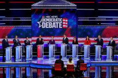 Demokratičtí kandidáti řešili při první debatě zdravotnictví. Dominovala Warrenová