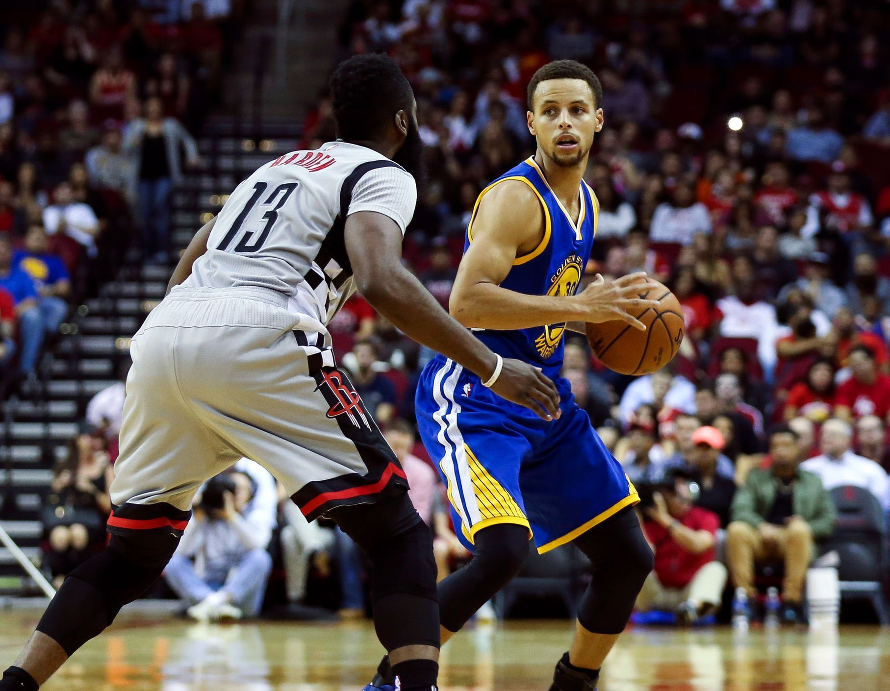 NBA, Golden State-Houston: Stephen Curry (30) - James Harden (13)