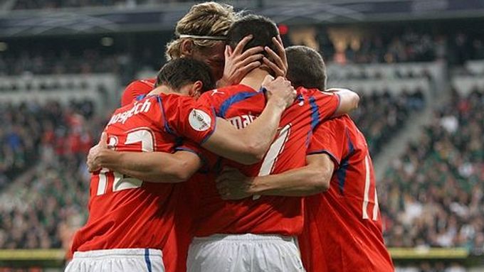 Česká fotbalová radost z druhého gólu v síti Německa.