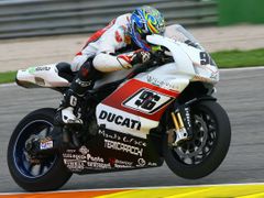 Jakub Smrž na své Ducati v závodě MS superbiků.