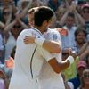 Andy Murray a Novak Djokovič ve finále Wimbledonu 2013