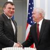 Libye - Robert Gates a Anatolij Serďukov