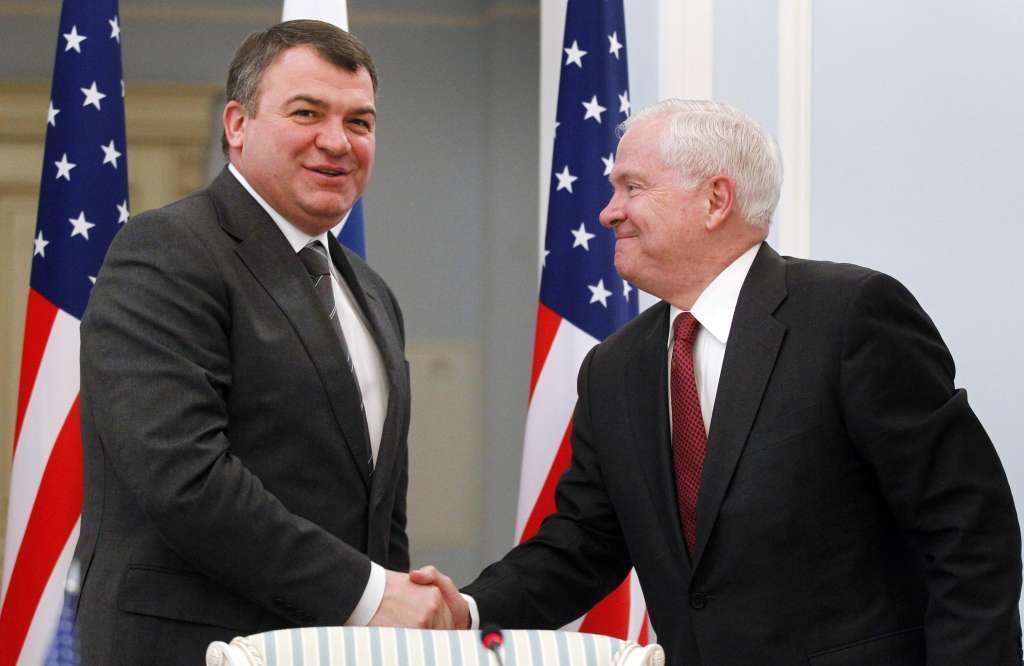 Libye - Robert Gates a Anatolij Serďukov