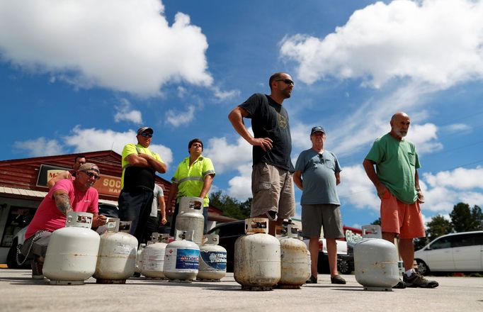 Hurikán Florence, který ohrožuje východ USA, příprava lidí na příchod hurikánu v Jižní Karolíně - září 2018