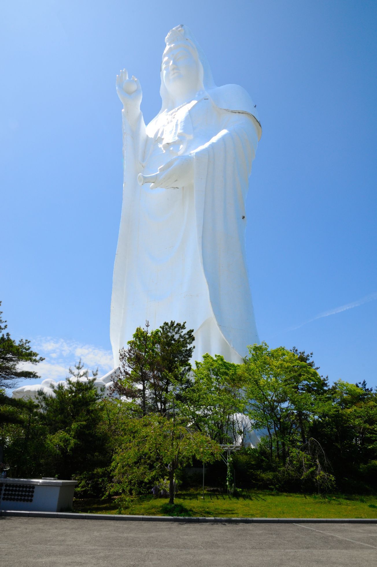 Fotogalerie / Nejvyšší sochy světa / 5_Sendai Daikannon_Japan_100m