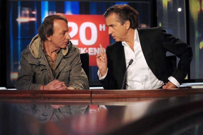 Michel Houellebecq a Bernard-Henri Lévy ve francouzské televizi, 2008.