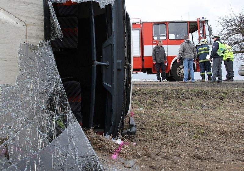 Nehoda autobusu u Nupak na Říčansku