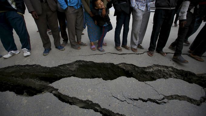 Periodicita silných zemětřesení v oblasti Nepálu je 80 až 100 let. Bylo tedy jasné, že k zemětřesení dojde, nevěděli jsme ale, jestli to bude zítra, nebo za deset roků, říká seismolog Aleš Špičák.