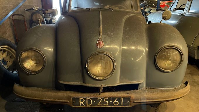 Tatra 87, která minulý týden změnila v Nizozemsku majitele.