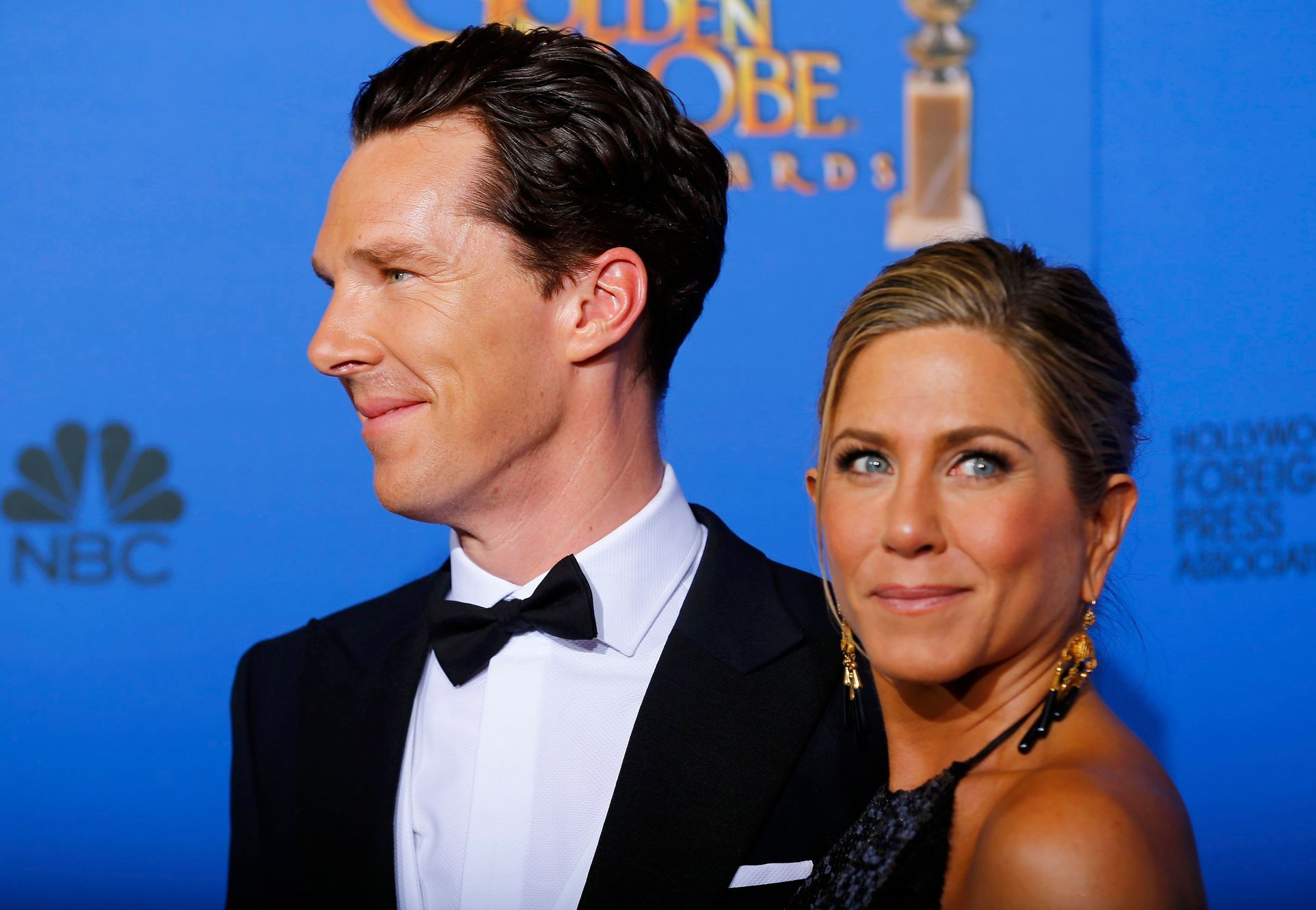 Benedict Cumberbatch and Jennifer Aniston pose backstage during the 72nd Golden Globe Awards in Beverly Hills