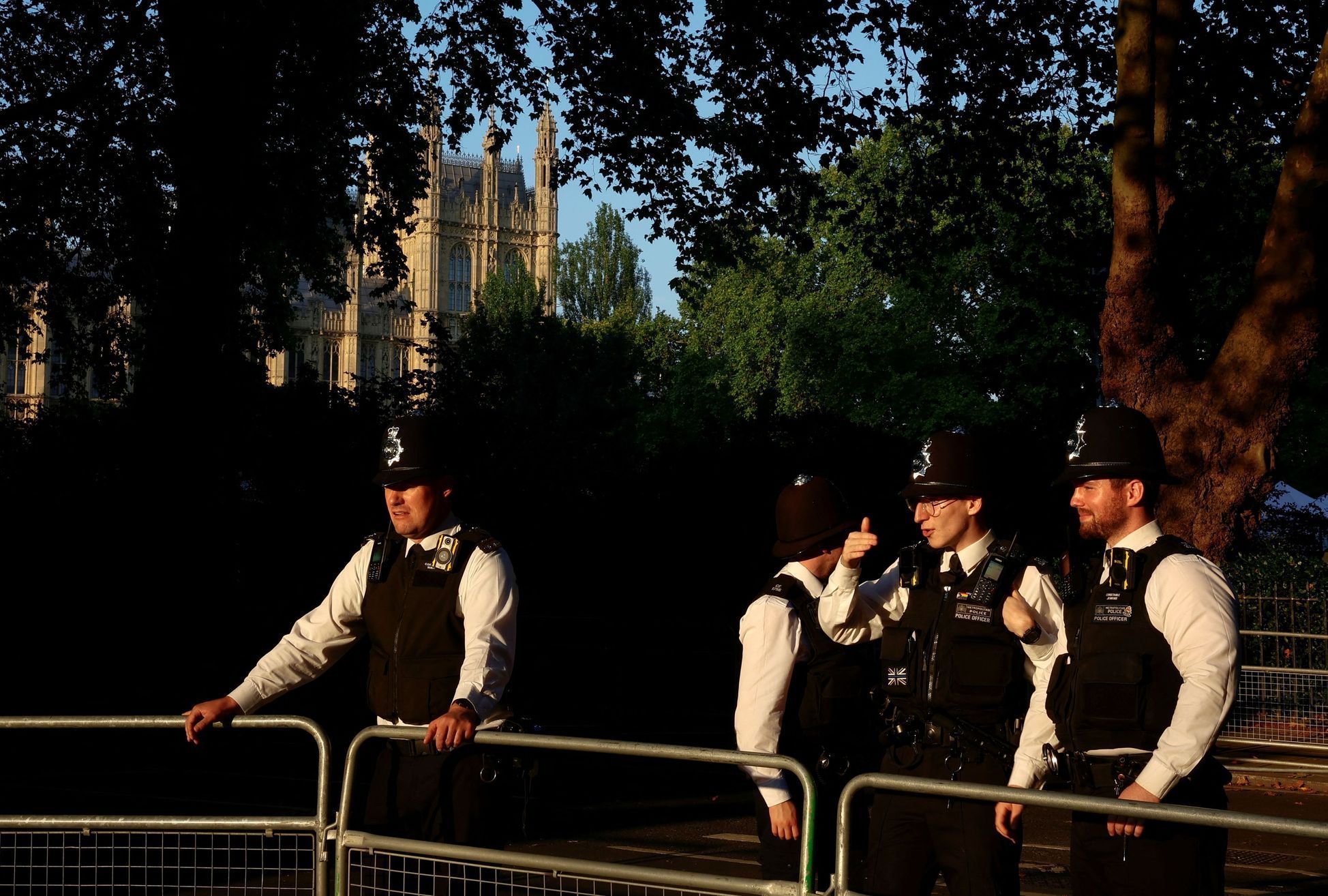 královna alžběta II fronta rakev pohřeb westminister hall