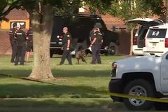 Střelec v americké Virginii zabil 12 lidí, pak zemřel při přestřelce s policií
