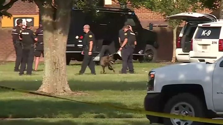 Střelec v americké Virginii zabil 12 lidí, pak zemřel při přestřelce s policií