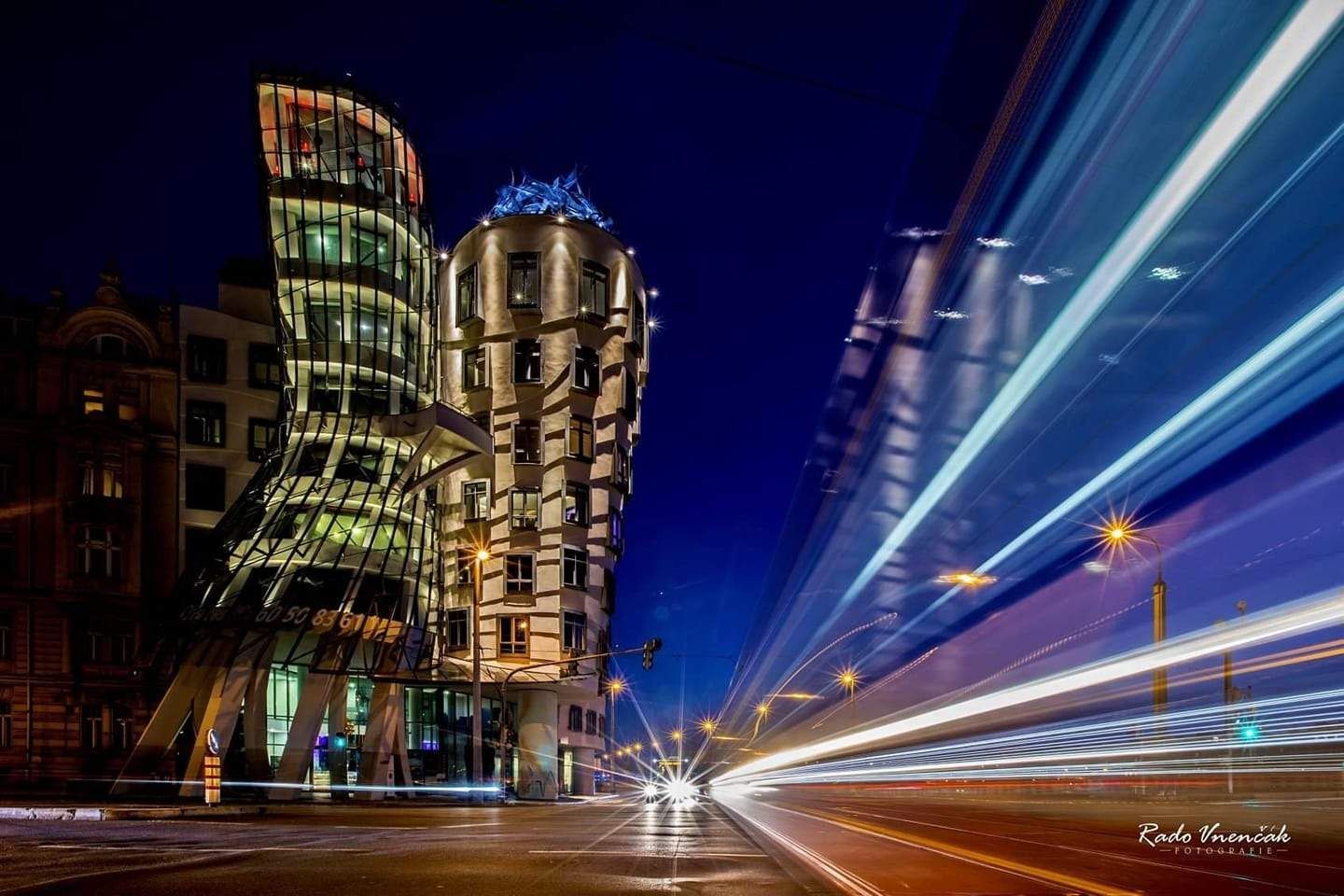 Radoslav Vnenčák: Praha v zrcadle