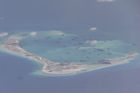 Kolem sporných ostrovů proletěly americké bombardéry. Peking vyslal varování