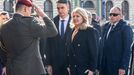 Zuzana Čaputová před Filozofickou fakultou v Praze