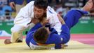 OH 2016, judo: Pavel Petřikov (v modrém) a  Naohisa Takato