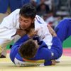 OH 2016, judo: Pavel Petřikov (v modrém) a  Naohisa Takato