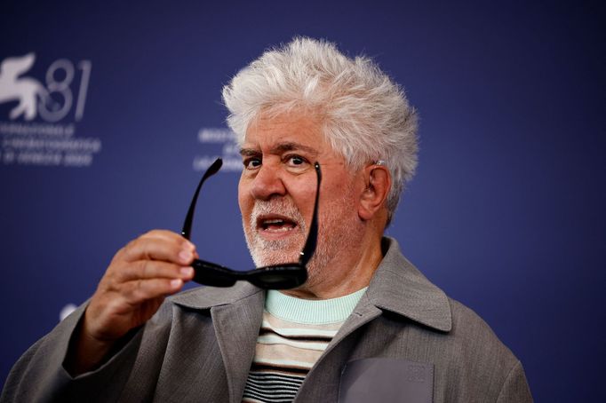 Režisér Pedro Almodóvar na benátském festivalu.