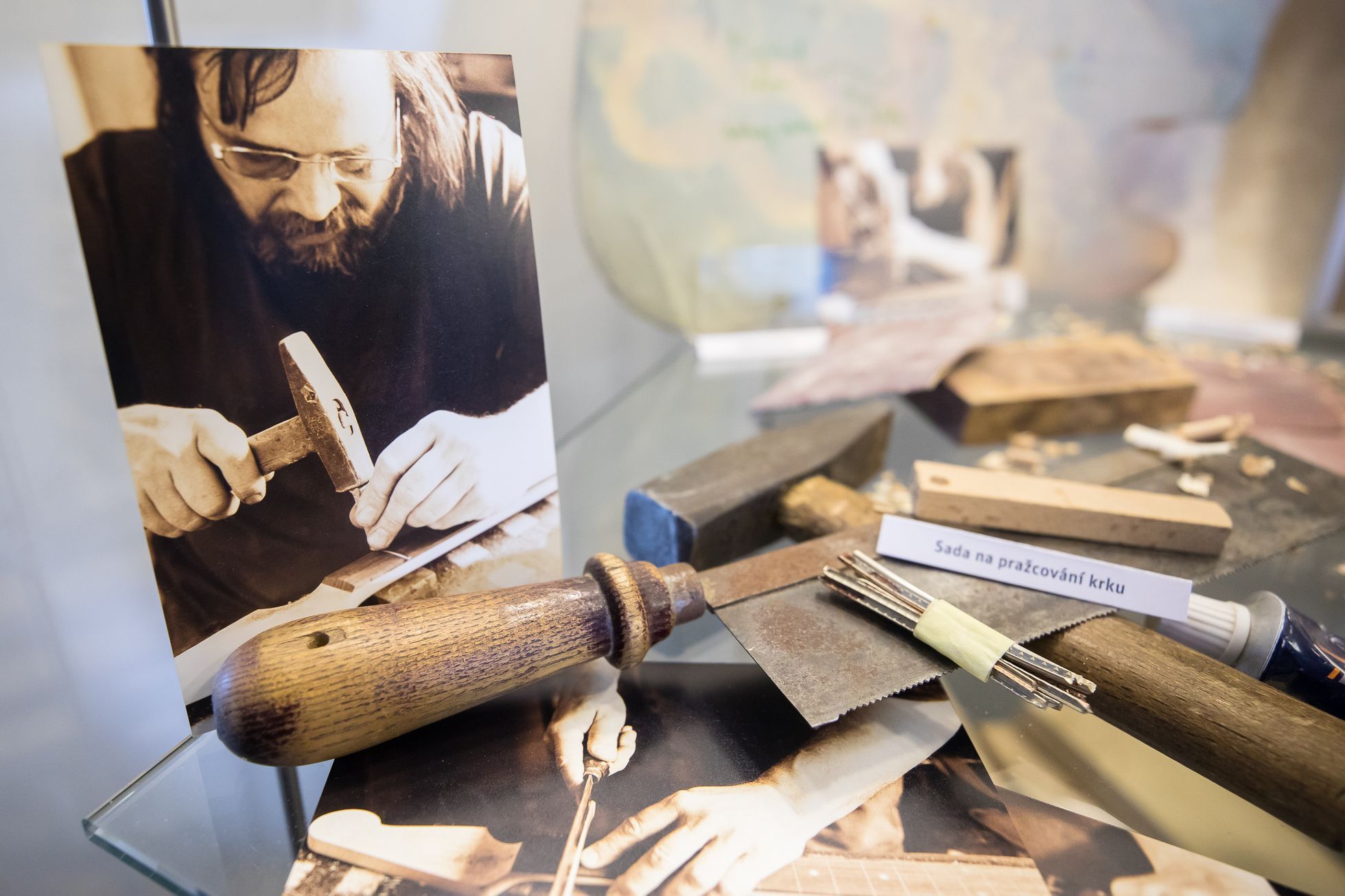 Výstava kytar Petera Jurkoviče, Regionální muzeum Jílové u Prahy