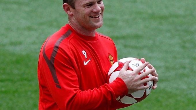 Wayne Rooney si po sezoně nechal transplantovat vlasy.