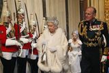 Královna Alžběta II. a princ Filip při návštěvě parlamentu