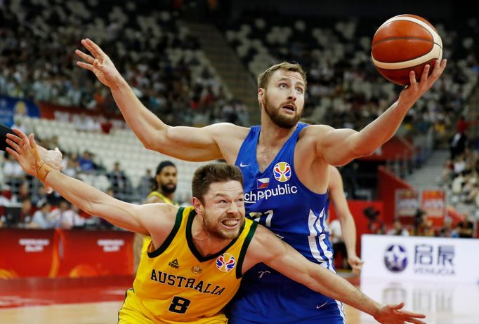 Martin Kříž a Matthew Dellavedova ve čtvrtfinále MS Česko  - Austrálie na MS 2019