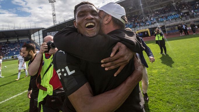 Slávisté slaví titul po 4. kole nadstavby Fortuna:Ligy Baník - Slavia: Ibrahim Benjamin Traoré a  Jindřich Trpišovský