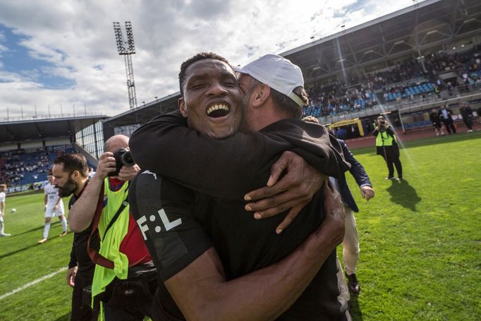 Slávisté slaví titul po 4. kole nadstavby Fortuna:Ligy Baník - Slavia: Ibrahim Benjamin Traoré a  Jindřich Trpišovský